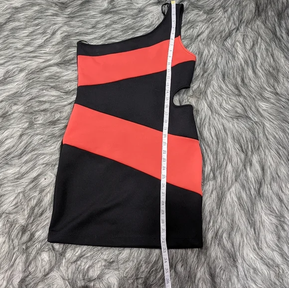 Forever 21 one shoulder bodycon dress with side cut-out - Picture 9 of 9